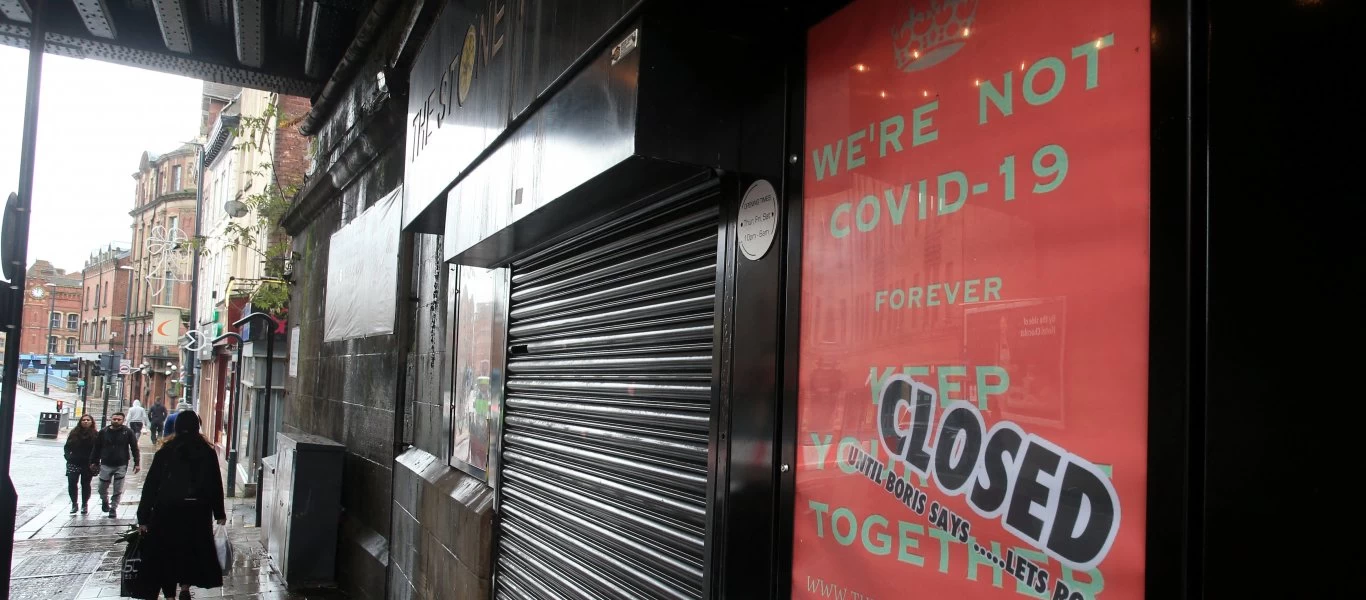 Επιχειρήσεις «κολοσσοί» σχεδιάζουν τη νέα «κανονικότητα»: Κάποια στιγμή το 2022 και με μαζικούς εμβολιασμούς εργαζομένων